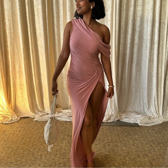 WINDSOR STORE Kaleigh Off Shoulder Dress in Mauve - Picture 4 of 6